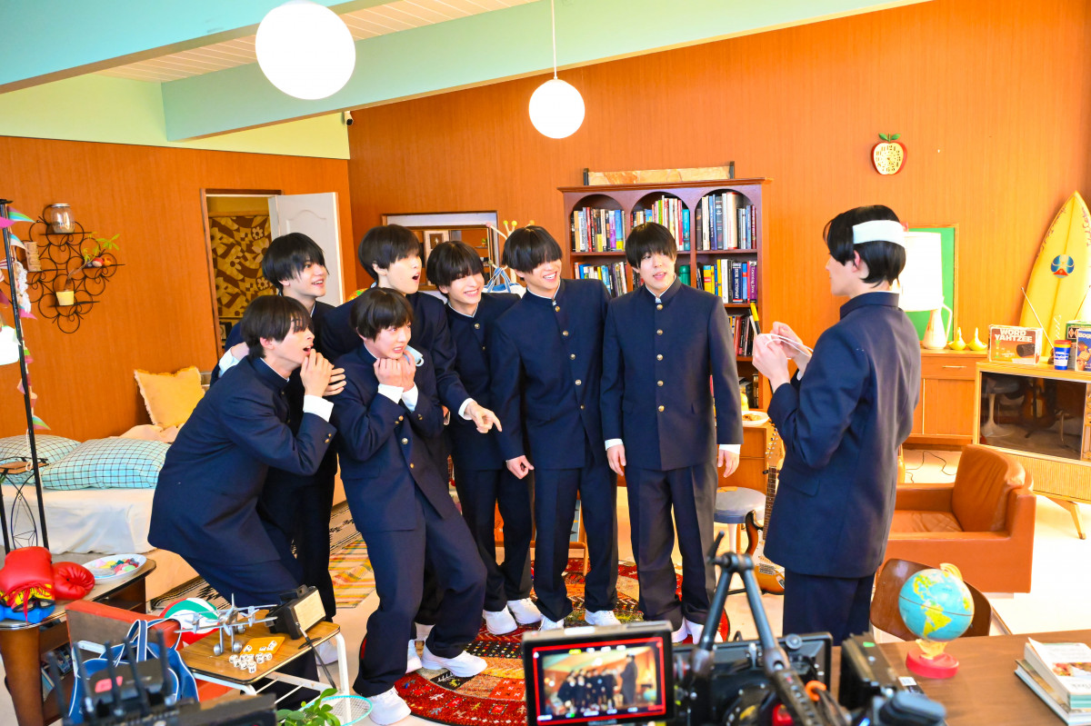 FANTASTICS、制服姿で八木勇征演じる“矢野くん”に変身 『矢野