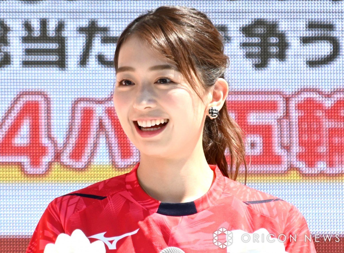 女子アナ　sns 高画質 画像・写真 | フジ・小室瑛莉子アナ、生放送中に倒れる 谷原章介がとっさに支え声かけ…SNS「さっきまで元気そうだったのに」心配の声 1枚目 |  ORICON NEWS