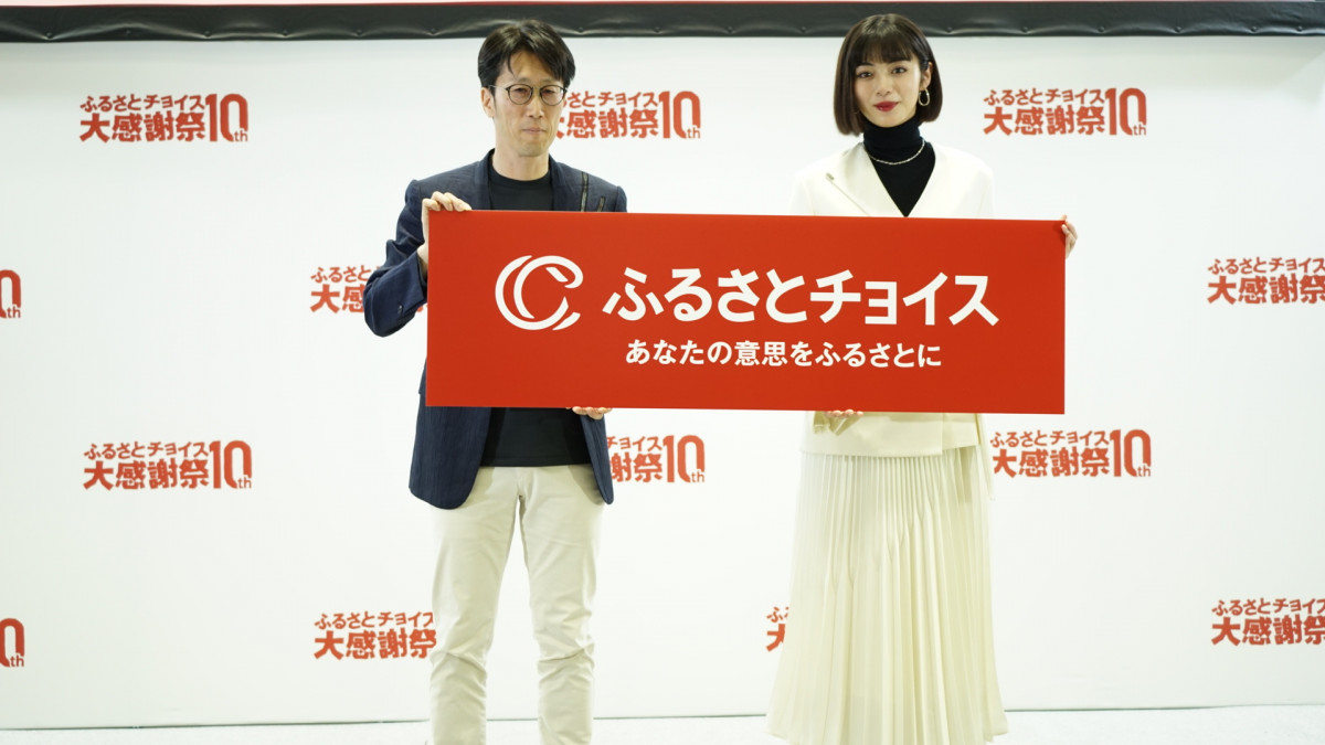 池田良則、【赤い椅子】、希少な画集より、状態良好、新品高級額装付、送料無料 池田良則、【赤い椅子】、希少な画集より、状態良好、新品高級額装付