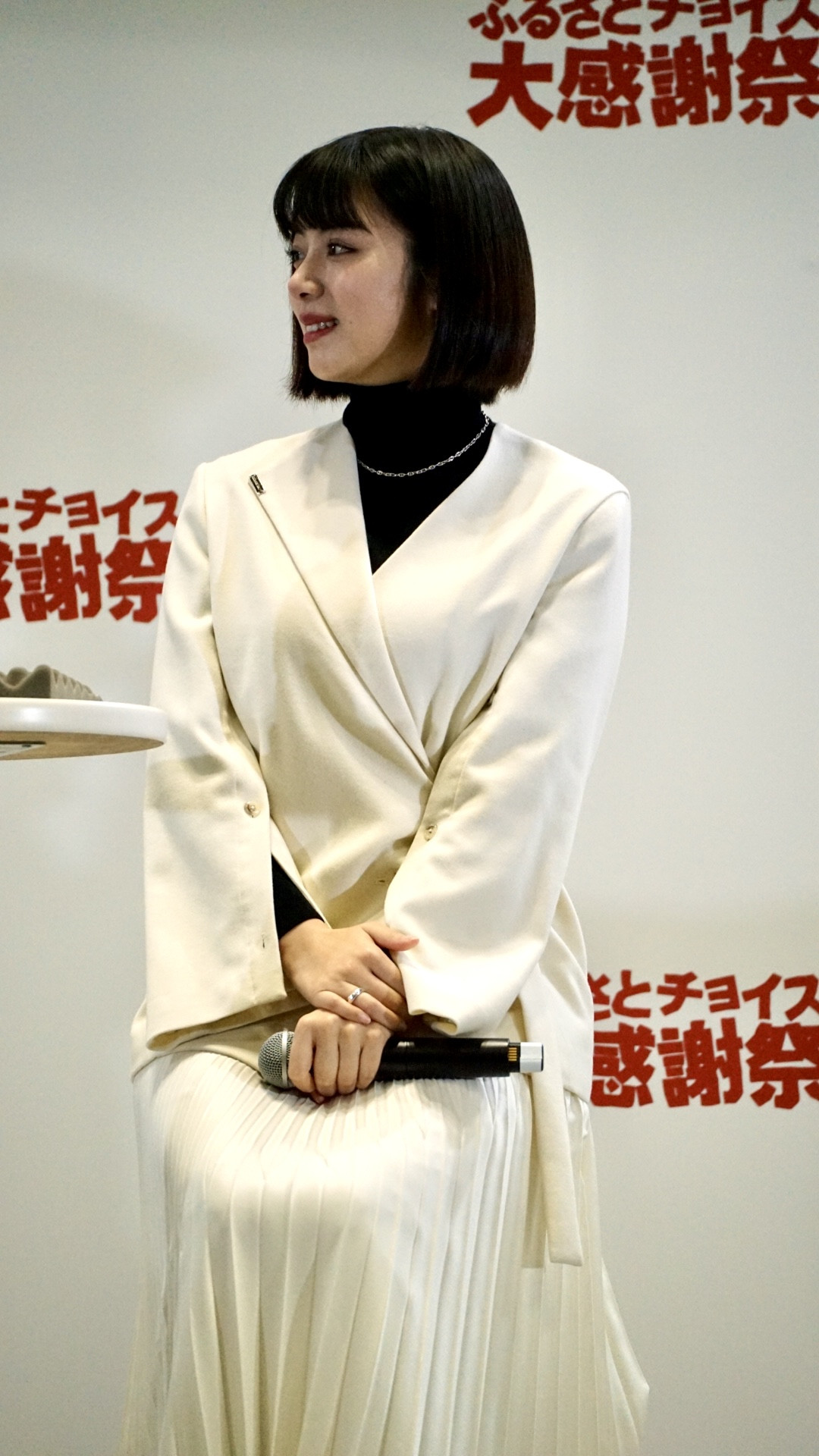 池田良則、【赤い椅子】、希少な画集より、状態良好、新品高級額装付、送料無料 池田良則、【赤い椅子】、希少な画集より、状態良好、新品高級額装付