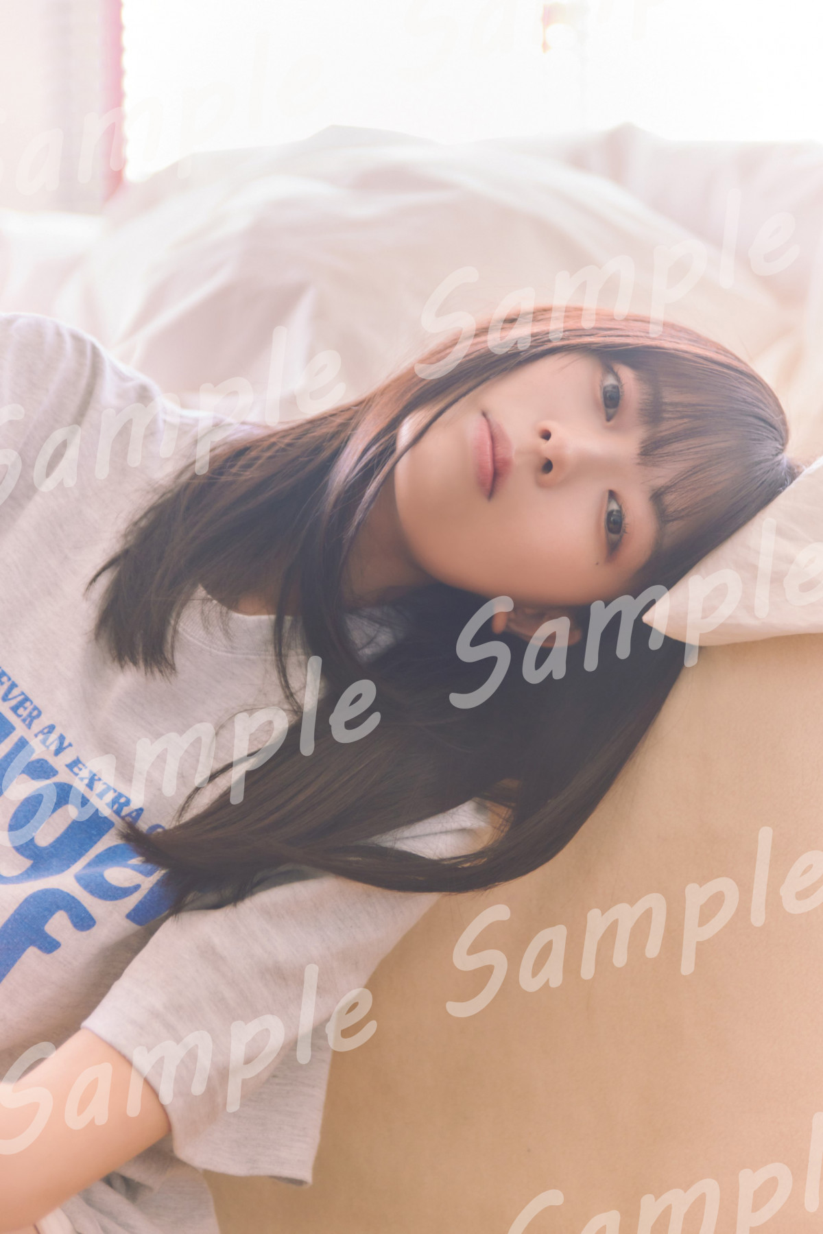 乃木坂46岩本蓮加、傘を差し上目遣い… 1st写真集封入特典第2弾公開