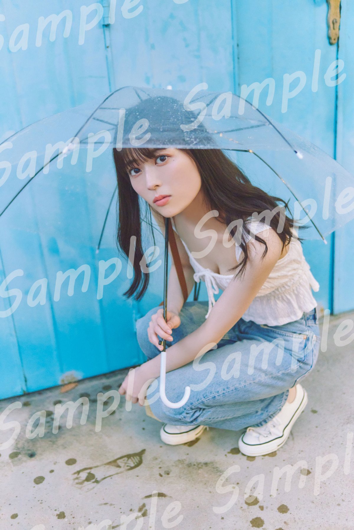 乃木坂46岩本蓮加、グレージュビキニで抜群プロポーション 1st写真集