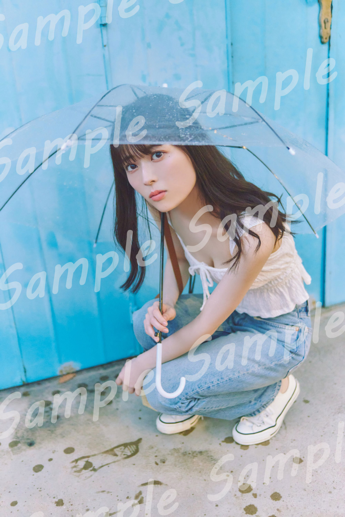 乃木坂46岩本蓮加、美くびれ際立つピュアホワイトの水着姿 | オリコン