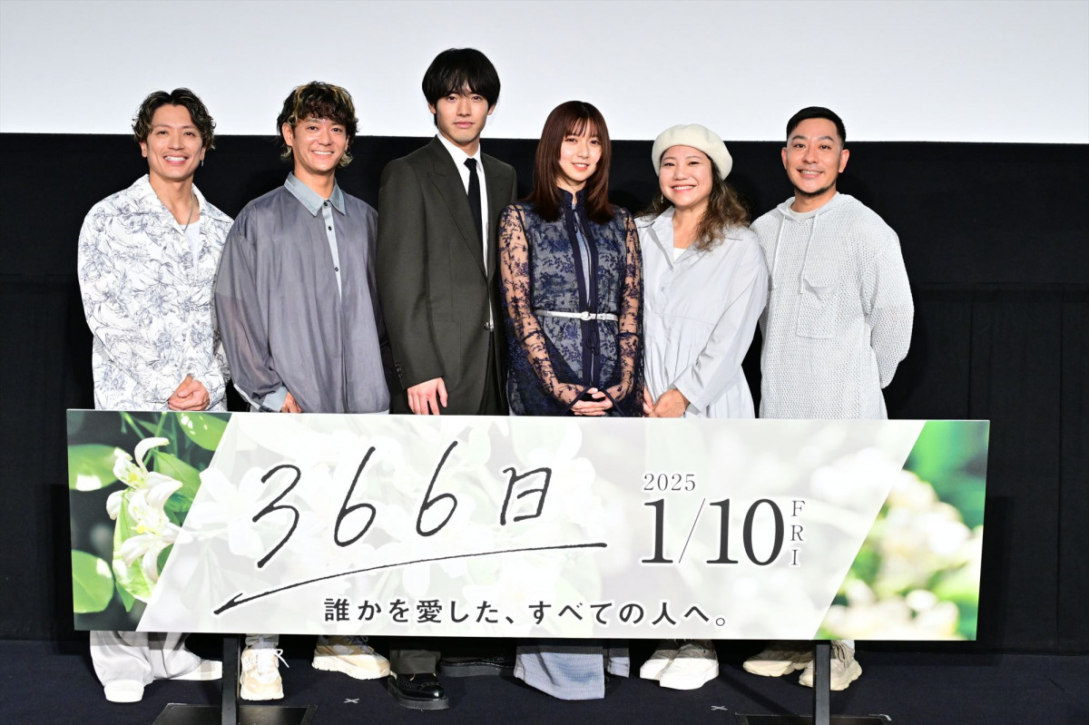 赤楚衛二&上白石萌歌、映画『366日』観客号泣試写会をこっそり鑑賞