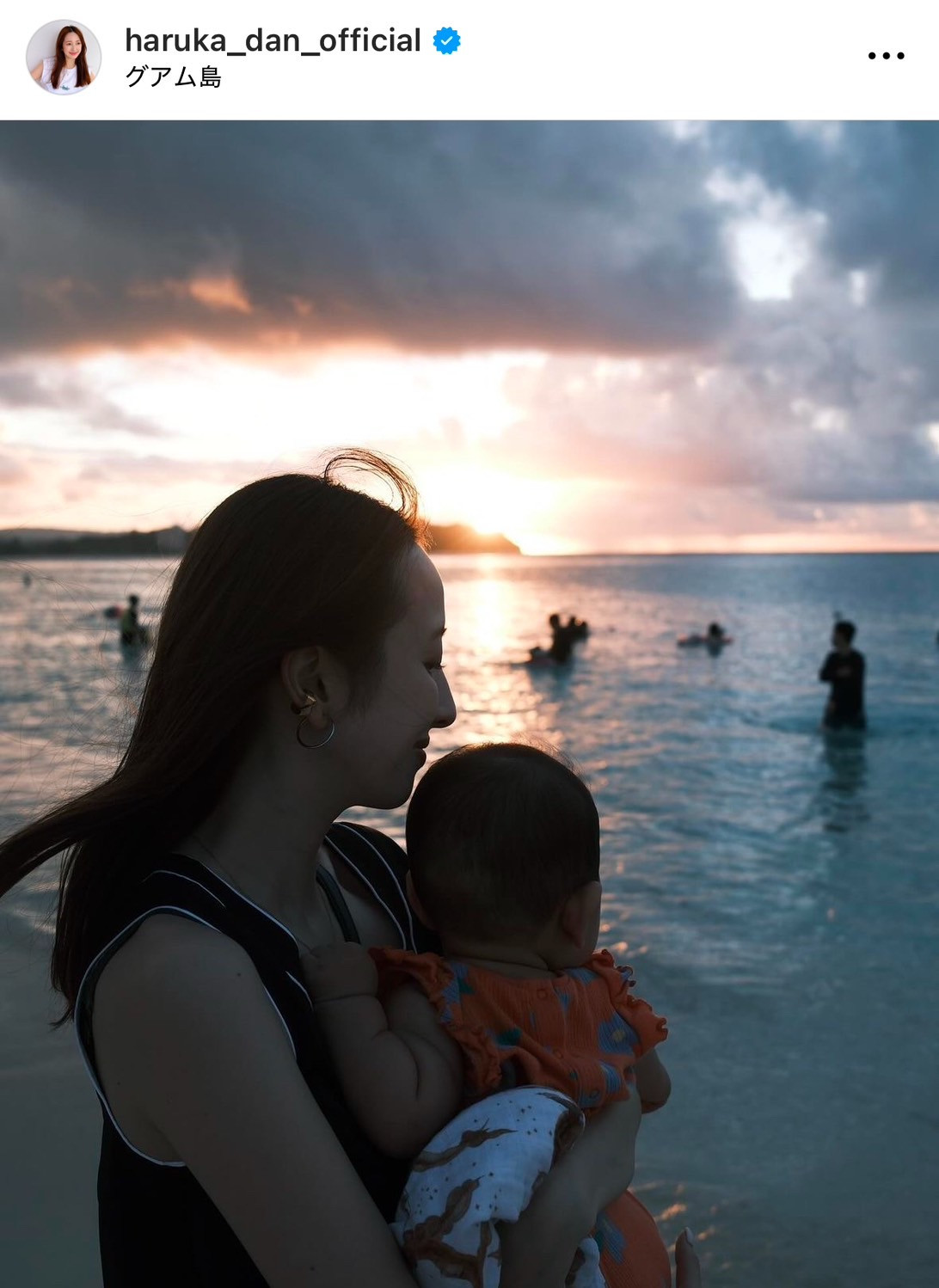 團遥香 團遥香、水着姿でグアム満喫 プール＆海デビューの愛娘と2ショット「あかちゃん、可愛い」「幸せそう」 | ORICON NEWS