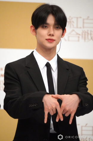 w75NHKg̍xɏoꂷTOMORROW X TOGETHEREYEONJUN iCjORICON NewS inc. 