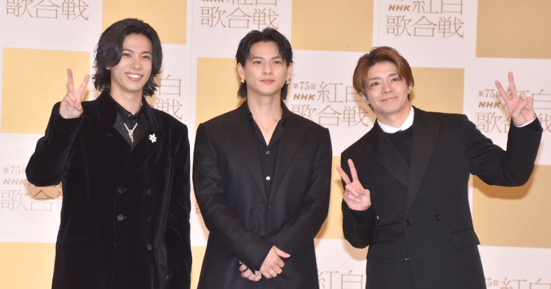 Number_i、七色ポージング 平野紫耀のカッコいいキメ顔ピースに Number_i、七色ポージング 平野紫耀のカッコいいキメ顔ピースに
