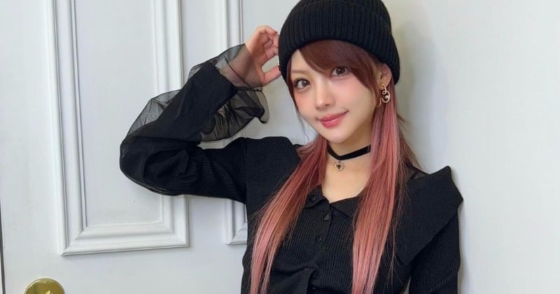 第1子出産の田中れいな、“大胆ミニ”で美脚全開「え！産後？」「顔つき