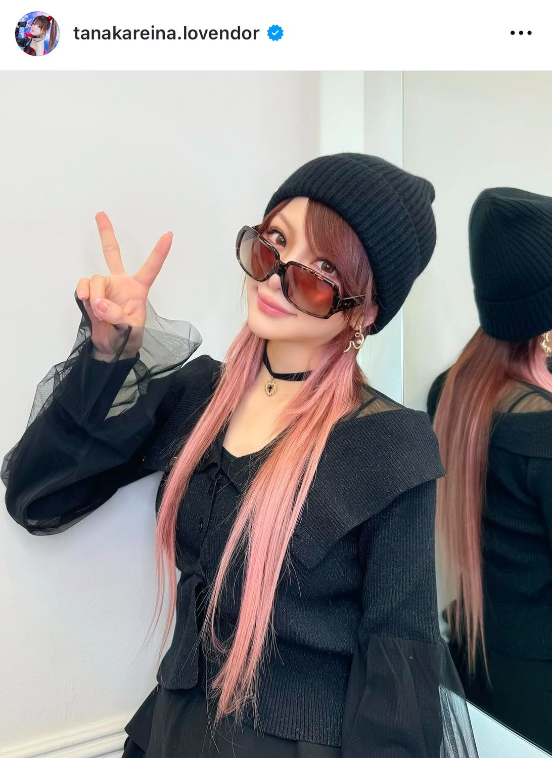 第1子出産の田中れいな、“大胆ミニ”で美脚全開「え！産後？」「顔つき