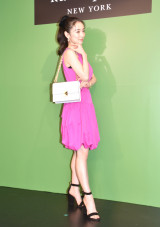 泉里香、ピンクのワンピースで華やかに 今年中にやりたいことは断捨離