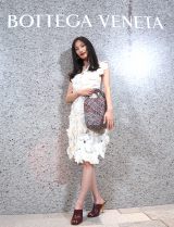 上野樹里、ミニ丈セットアップでスラリ美脚 意外な願望も告白