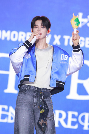 TOMORROW X TOGETHER�EYEONJUN�iC�j�iP�j&�iC�j BIGHIT MUSIC 