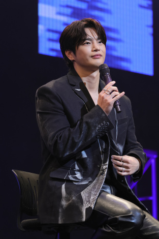 �z�[���h���}�`�����l���ŕ����wSEO IN GUK�uIN THE X�v���{�f�r���[10���N�L�O�t�@���R���T�[�g�����������x�iC�jTHE STAR E&M 