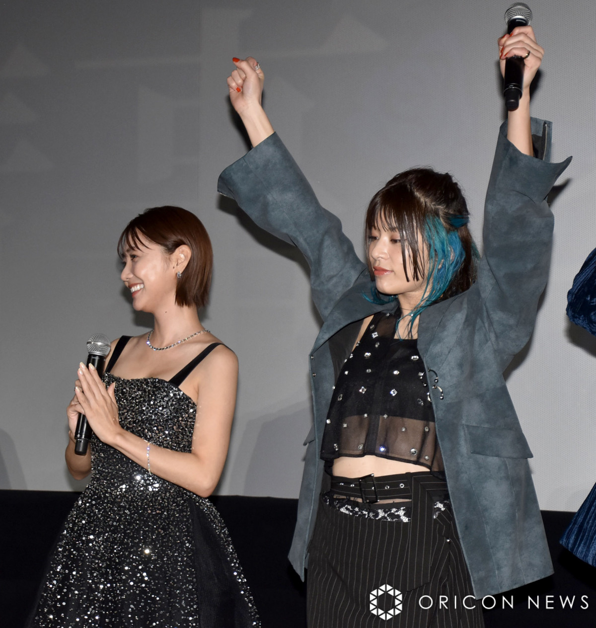 倉科カナ、デコルテライン全開のキラキラドレス 森香澄はミニ丈の ...