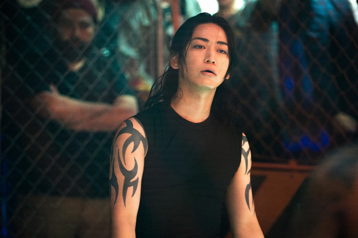 復讐屋”亀梨和也、ロン毛×タトゥー姿で変貌 『外道の歌』新場面写真