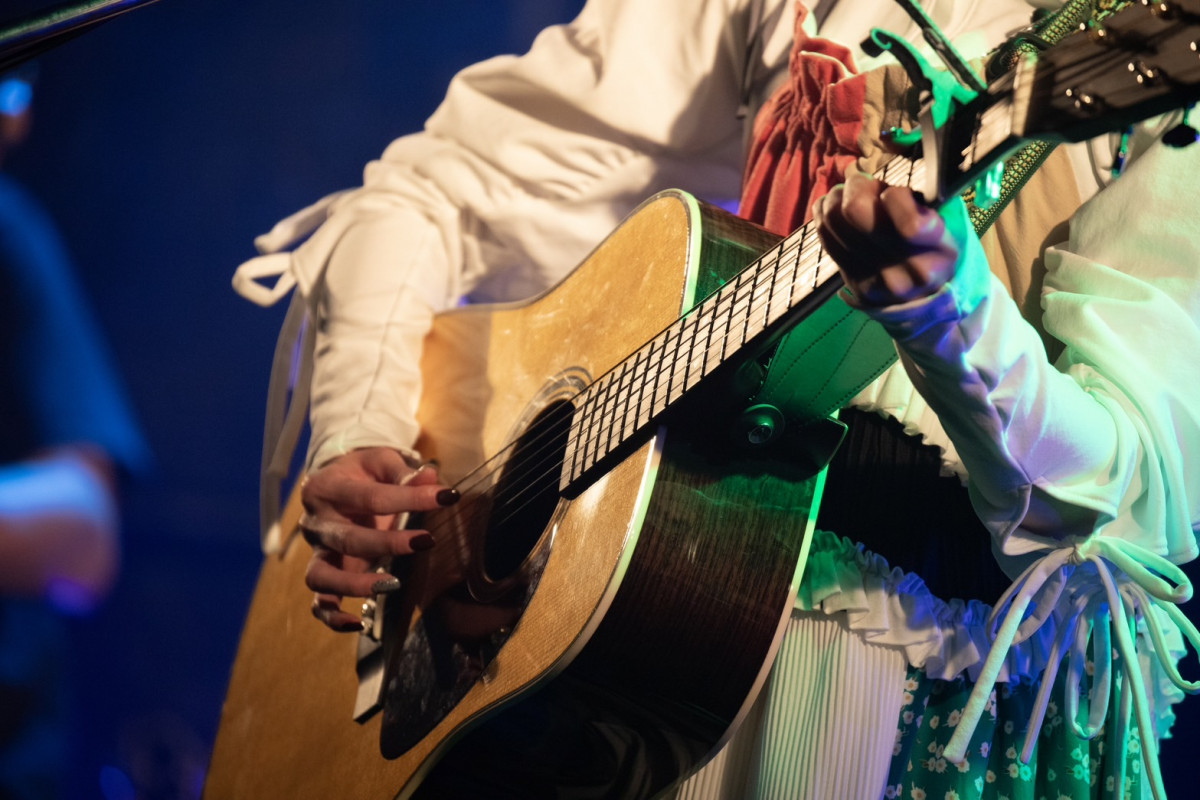 シンガーソングライター・みさき、渋谷でワンマンライブ 素顔は非公開