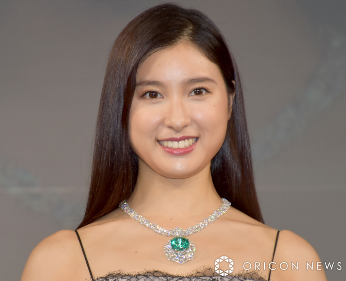 土屋太鳳、1歳わが子との“おさんぽ”親子ショットに反響「べびたん可愛