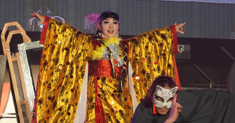 東京コミコン】プリンセス天功、華麗な衣装着こなし“貫通