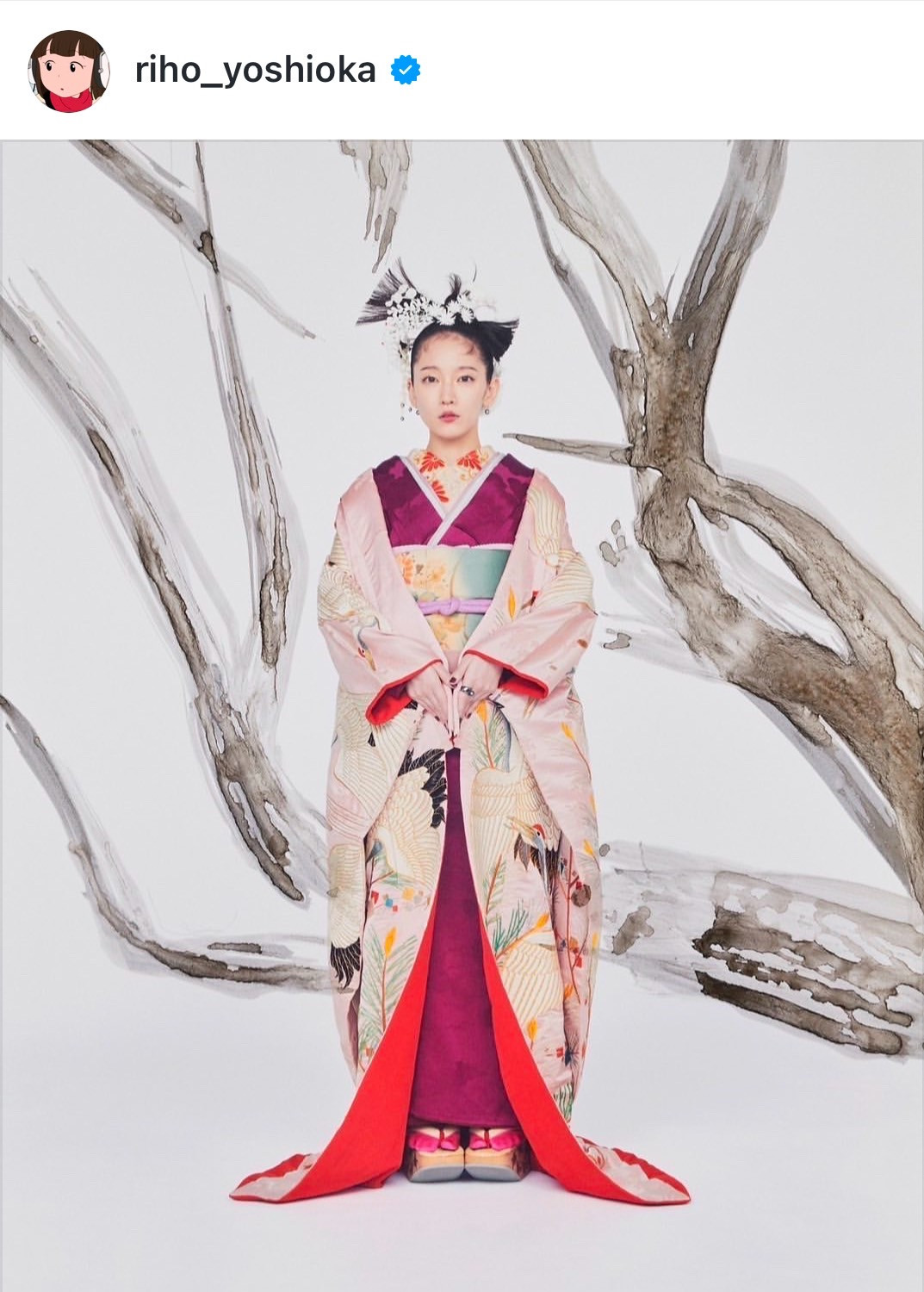 吉岡里帆、“パンチ効いた”鮮やか着物姿に大反響「アヴァンギャルド