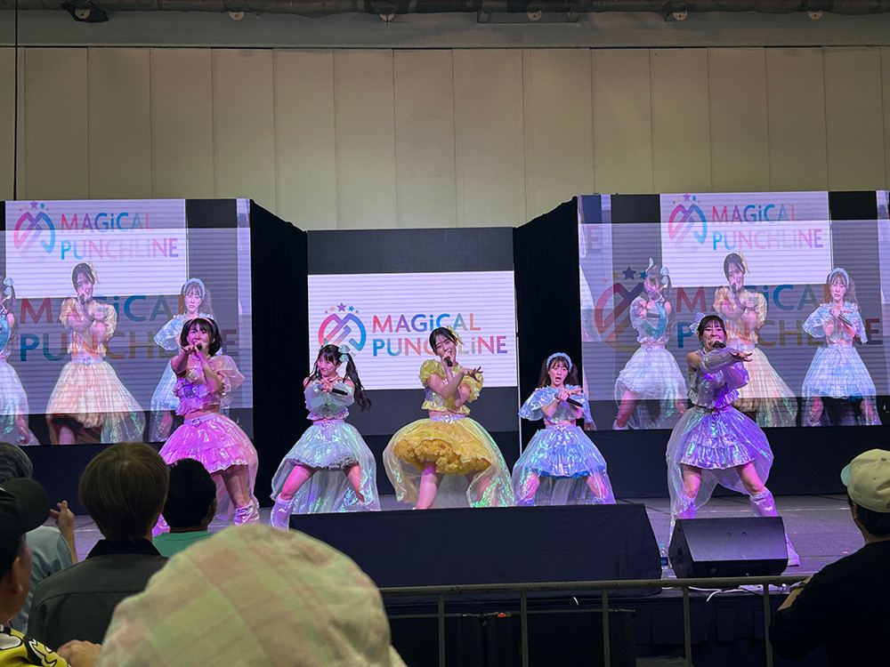 マジカル・パンチライン、“海外初ライブ”で圧巻パフォーマンス 英語で