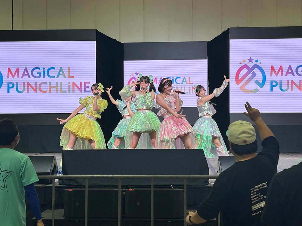 マジカル・パンチライン、“海外初ライブ”で圧巻パフォーマンス 英語で