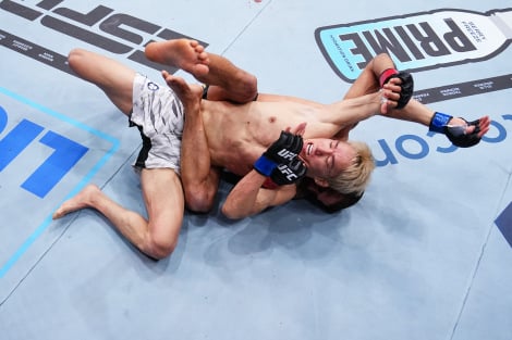画像・写真 | 【UFC】朝倉海、王座獲得ならず… 王者パントージャに首を