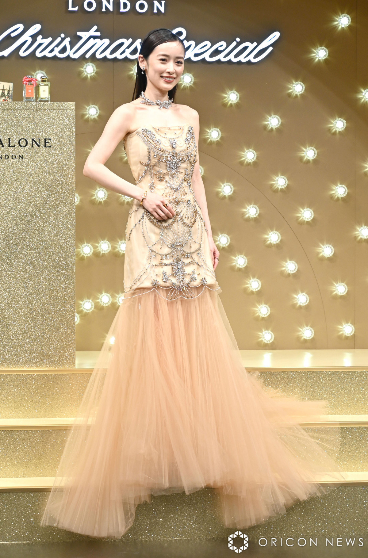 画像・写真 | 泉里香、美スタイル際立つ華やかドレス姿で魅了 2024年は