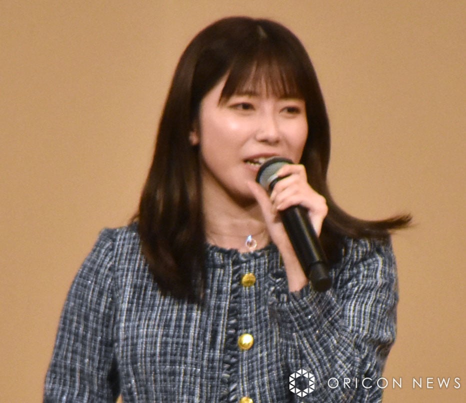 横山由依、純烈・後上翔太と結婚で誓う「家庭でも仕事場でも初心を忘れずに」 初の公の場 | ORICON NEWS