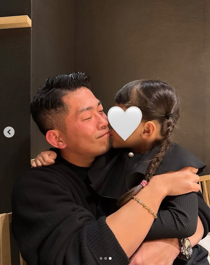 バーバリー トーマスベア キーリング キーホルダー キーチャーム 近藤千尋 ちぴ 画像・写真 | 近藤千尋、幸せ家族4ショット公開 太田博久は娘の“キス