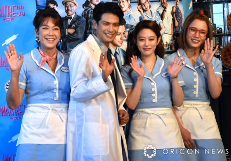 �~���[�W�J���w�E�F�C�g���X�x���씭�\�ɏo�Ȃ����i������jLiLiCo�A�X��E�B���A�����[��A�\�j�� �iC�jORICON NewS inc. 