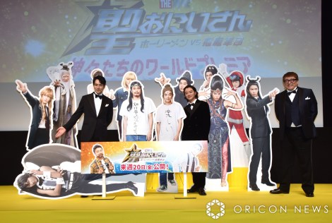 �w�������ɂ����� THE MOVIE�`�z�[���[����VS�����R�c�`�x�_�X�����̃��[���h�v���~�A�̖͗l �iC�jORICON NewS inc. 