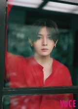 �R�c����A�O�����ȁg�ǓƁh�ɂ��Č�� ���J���ȕ\��ň������ށwVOCE�x�A�ڑ�4�� 