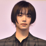 �r�c�G���C�U�A�g���q�h�Ƃ̒��ǂ��ʐ^�ɔ����u�ڂ��p�b�`���Ŏ��Ă�!�v�u��l��������!�v 