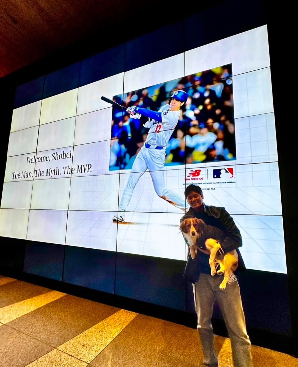 大谷翔平＆デコピンがニューバランス社訪問 ソファでくつろぐ姿＆貴重