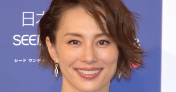 米倉涼子 49歳・米倉涼子、“太もも”のぞくショーパン美脚「理想のスタイル」「女