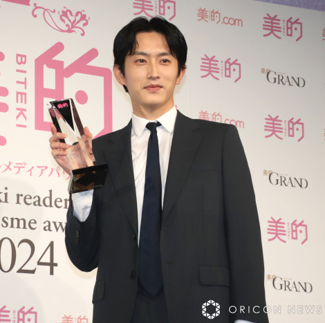 「2024 美的ベストコスメ大賞 『ベストビューティ』受賞者発表式」に登壇した杉野遥亮 （C）ORICON NewS inc. 