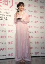 �u2024 ���I�x�X�g�R�X����� �w�x�X�g�r���[�e�B�x��܎Ҕ��\���v�ɓo�d�����l�Ӕ��g (C)ORICON NewS inc. 