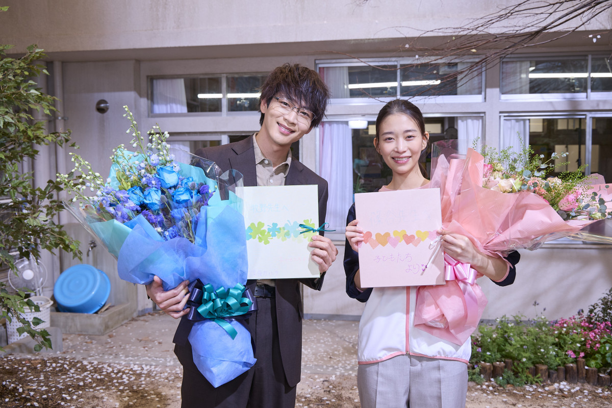 放課後カルテ』涙のクランクアップ “先生”松下洸平＆森川葵が児童に