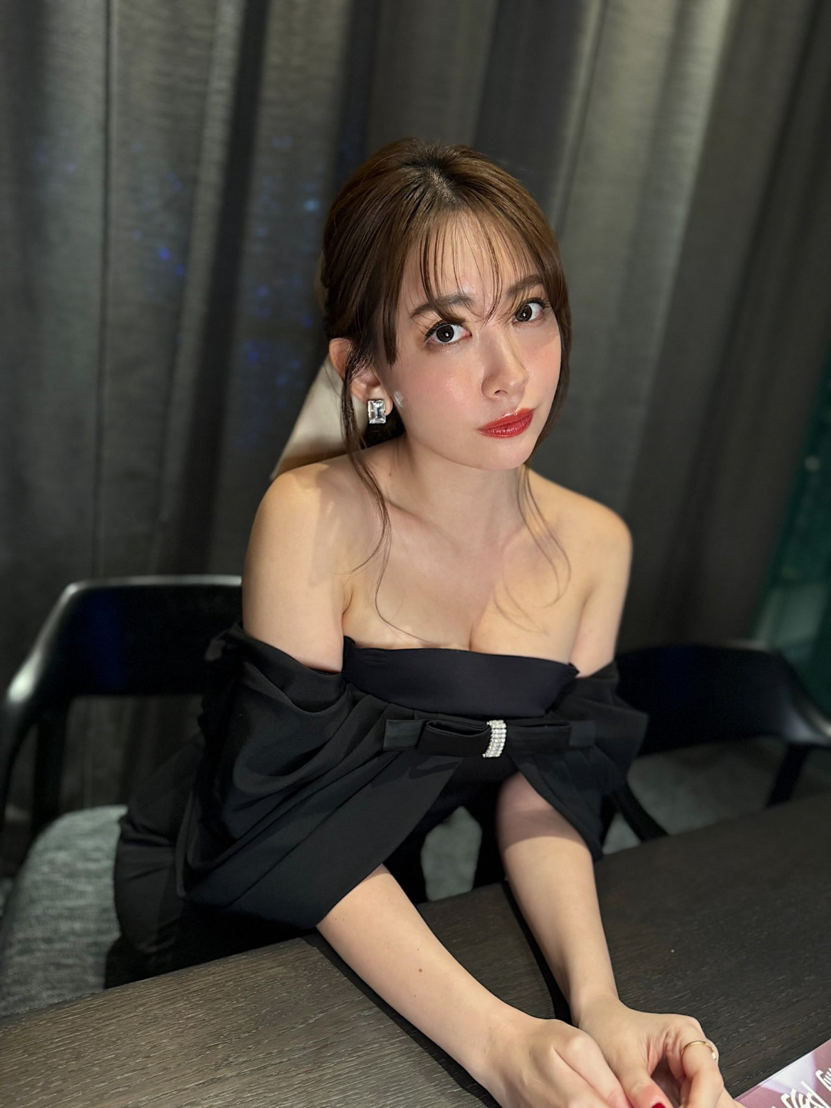 コジハルアイコラ 画像・写真 | 小嶋陽菜、ふんわり美乳あらわなボディスーツ姿 “前かがみ”で豊満すぎる圧巻美ボディ 24枚目 | ORICON NEWS