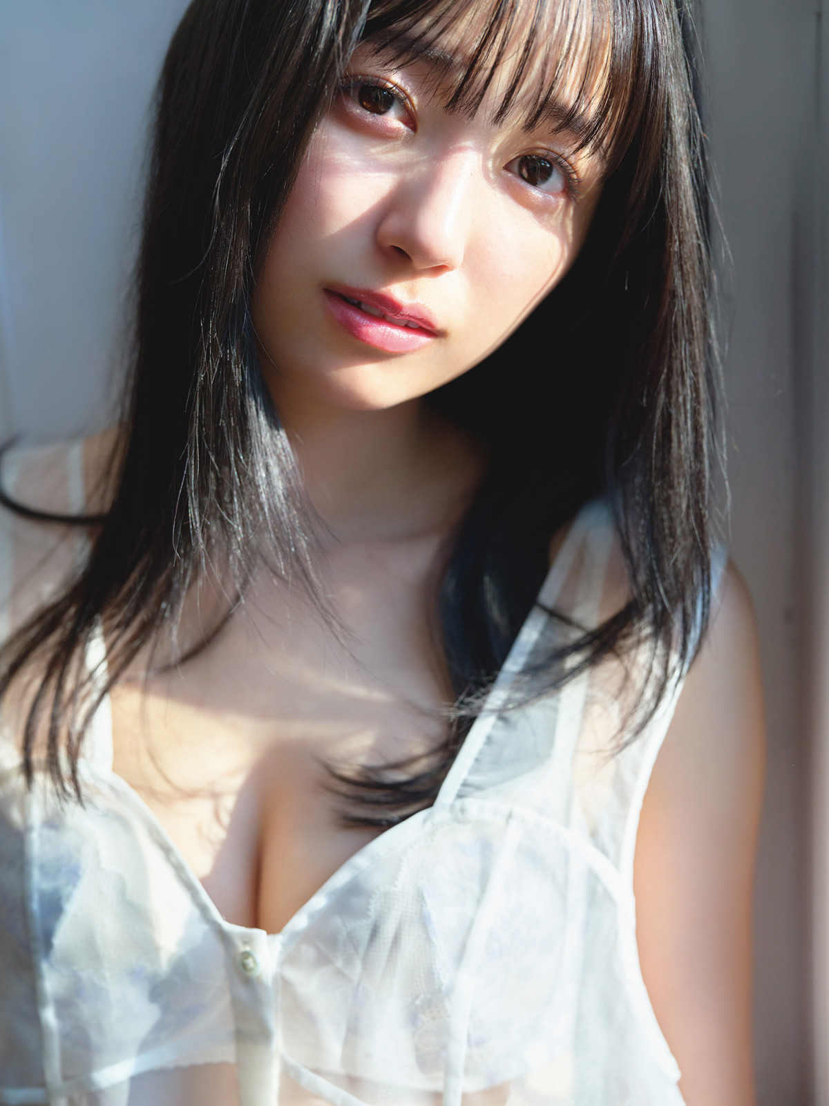 画像・写真 | 乃木坂46五百城茉央、プールサイドに“ちょこん