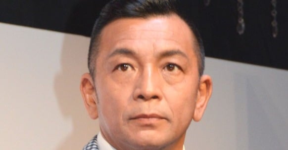 中野英雄、孫と寄り添う2ショット「クリスマスプレゼント渡して来ました!!爺さん、いい気分です」