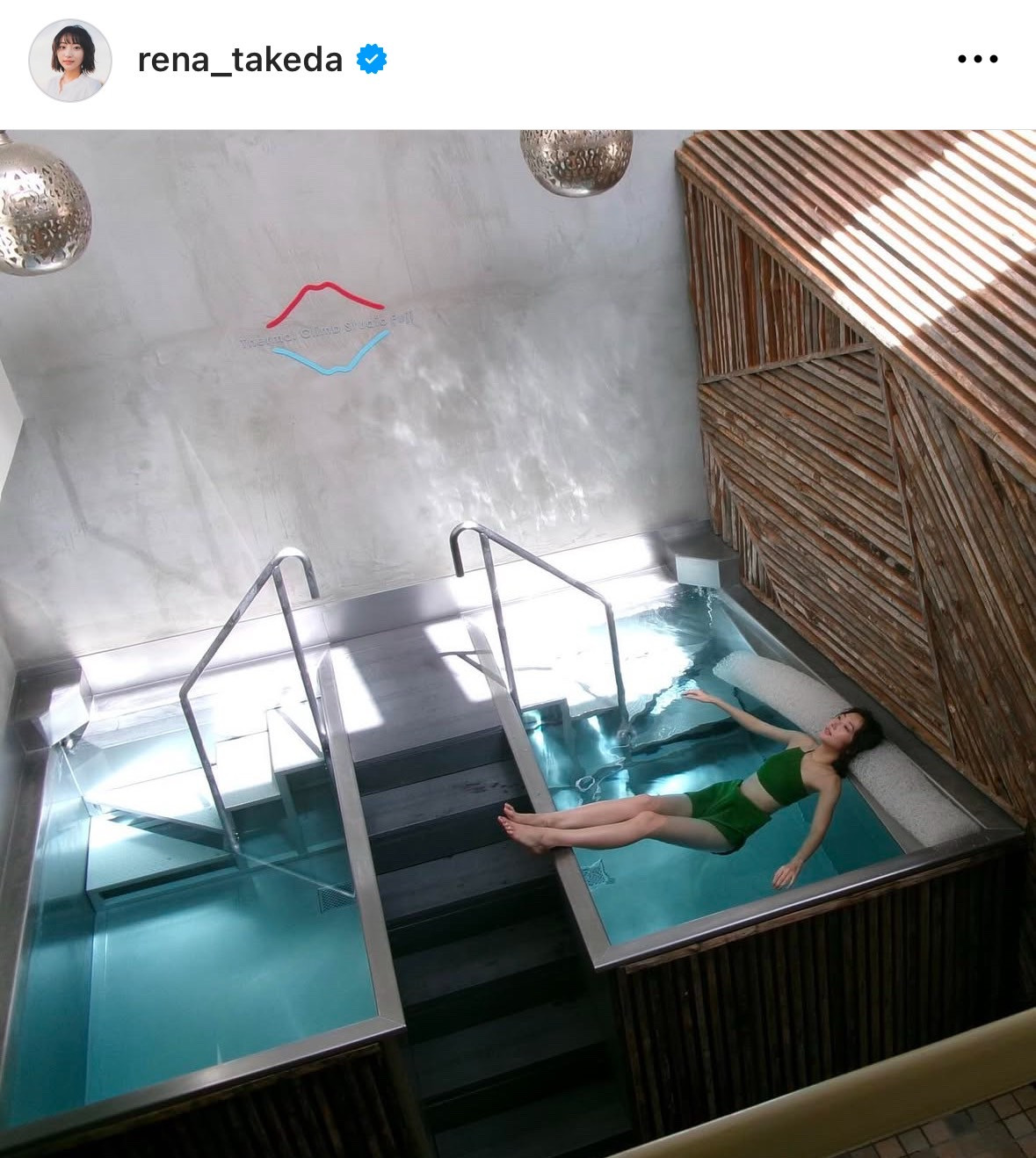 武田玲奈、美ボディ全開な水着で“プカプカ” 大胆入浴ショット