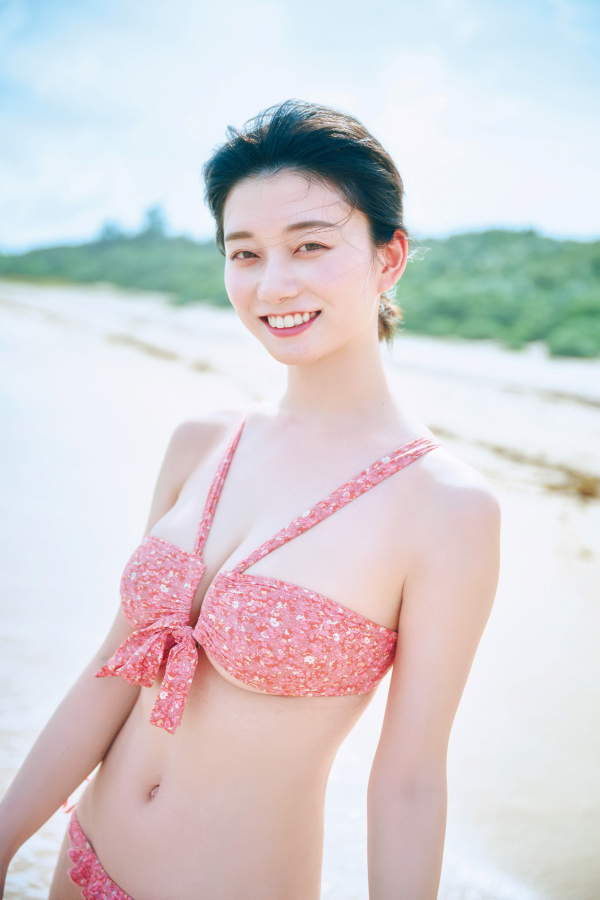 アイコラ岡田結実 画像・写真 | 瀬戸環奈、身長170センチで魅せる圧巻の美BODY 初写真集で“新境地” 2枚目 | ORICON NEWS