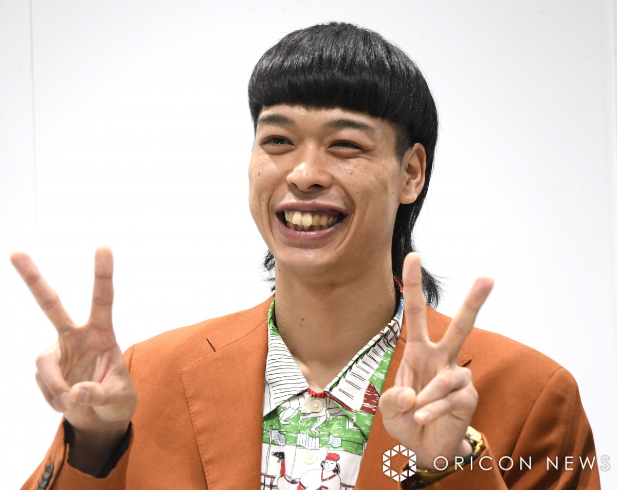 画像・写真 | 『M-1』大躍進2位バッテリィズ、大阪がい旋で祝福の大き