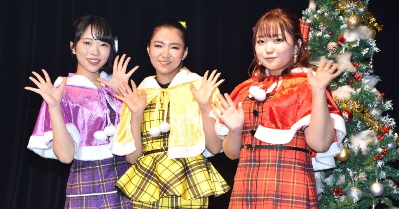 ☘️スペシャルイベント☘️♈️ 733⭐️極上⭐️【オレンジ】クリスマスローズ 3人娘Z“サンタコス”で魅了 クリスマスコンサートで「最高のプレゼント
