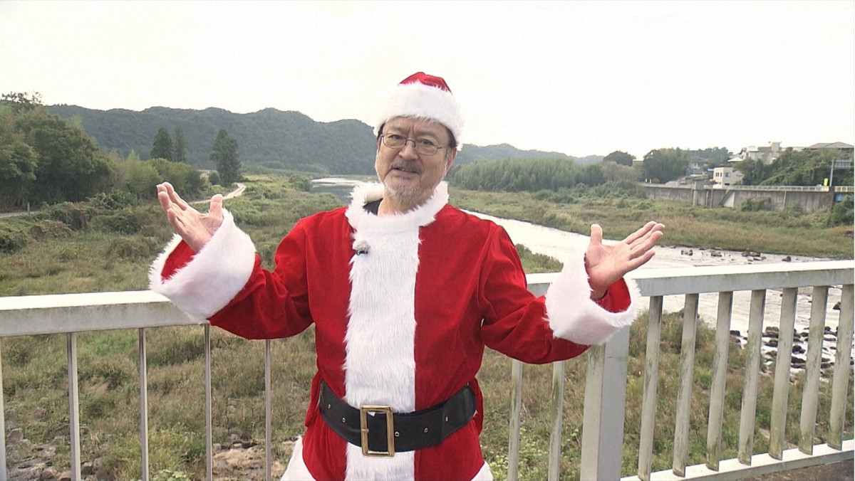 大和田伸也、クリスマスイブの夜にサンタ姿で『カムカムエヴリバディ