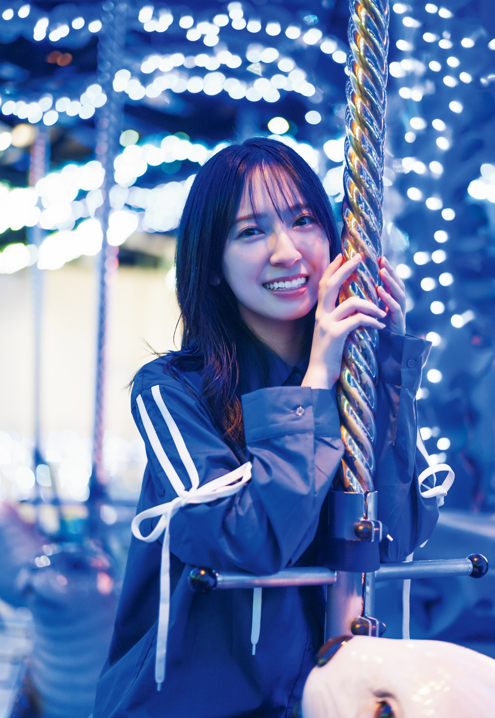 日向坂46金村美玖、クリスマスに『マガジン』表紙登場 彼女感