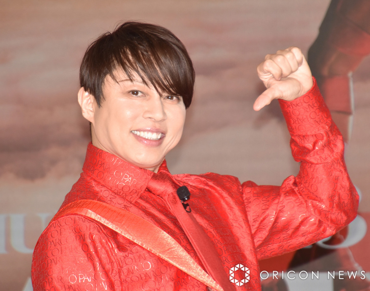 54歳・西川貴教、27歳で着た「HOT LIMIT」スーツを「この年まで着ると