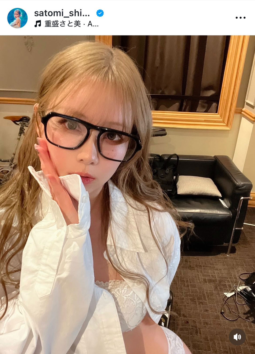 画像・写真 | 重盛さと美、ランジェリーのぞく白シャツ美ボディ