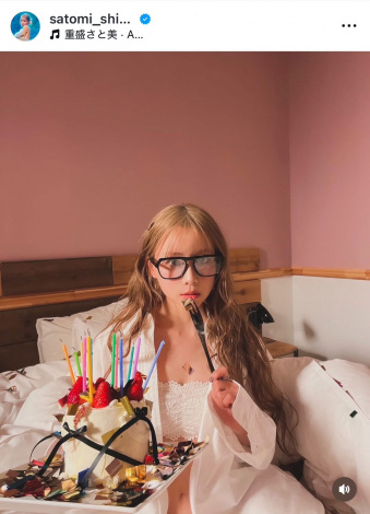 画像・写真 | 重盛さと美、ランジェリーのぞく白シャツ美ボディ